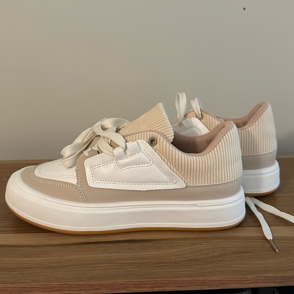 NWOT Womens White and Brown Casual Sneakers  - Bundle and Save! - Picture 2 of 4